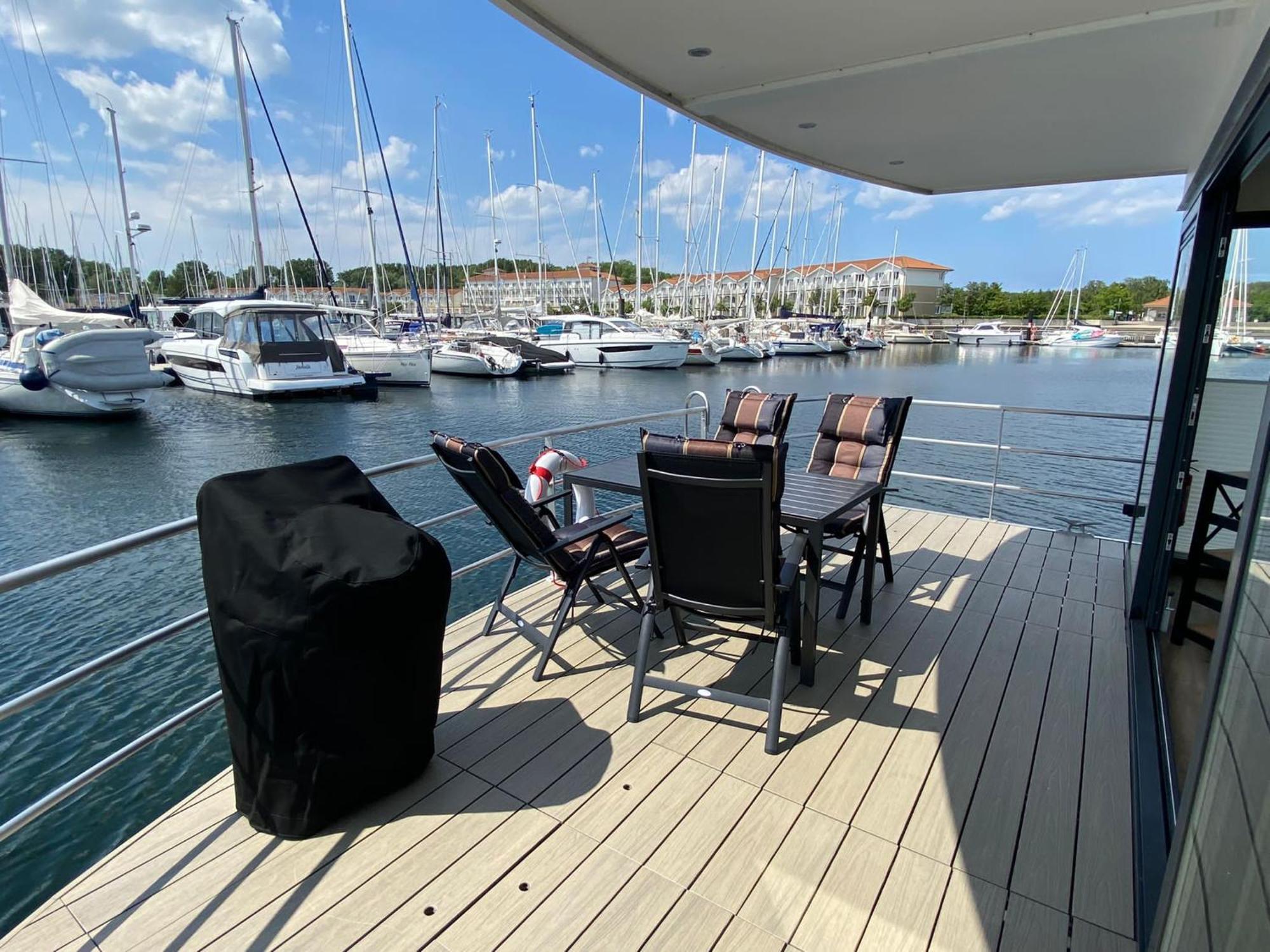 Urlaub Auf Dem Wasser Mit Einmaligen Ausblick - Well Hausboote Boltenhagen 10 المظهر الخارجي الصورة