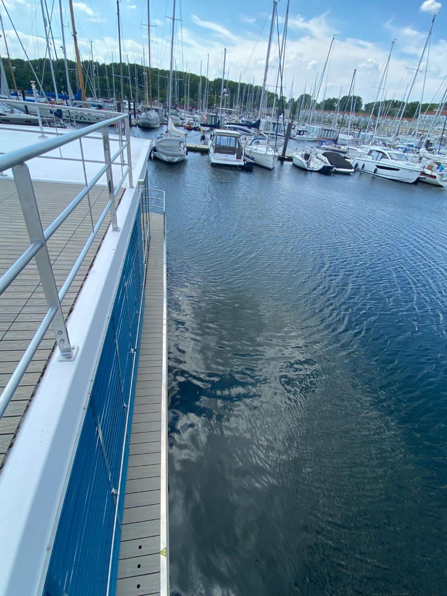 Urlaub Auf Dem Wasser Mit Einmaligen Ausblick - Well Hausboote Boltenhagen 10 المظهر الخارجي الصورة